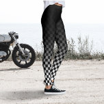 Schachte schwarze Leggings<br><div class="desc">Fügen Sie Ihrem Kleiderschrank einen Pop fett formatierter Retro-Grafiken mit den Leggings Schachbrettblende hinzu.</div>