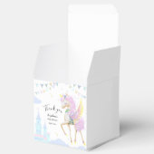 Schachtel für eine Babydusche mit Einhorn. Geschenkschachtel (Geöffnet)