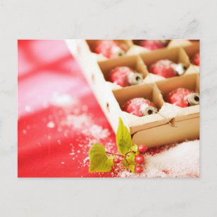 Schachtel mit Weihnachtskarten und Aufklebern Feiertagspostkarte