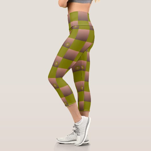 Schachtelmuster in braun und olivgrün capri leggings (Links)