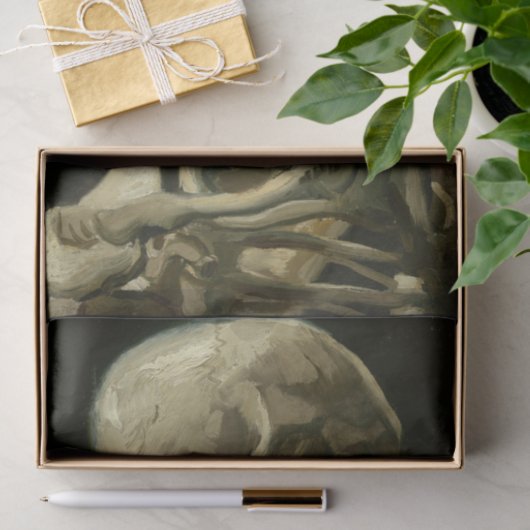 Schädel eines Skeletts mit brennender Zigarette, Seidenpapier (Geschenk)