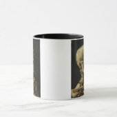 Schädel eines Skeletts mit brennender Zigarette vo Tasse (Zentrum)