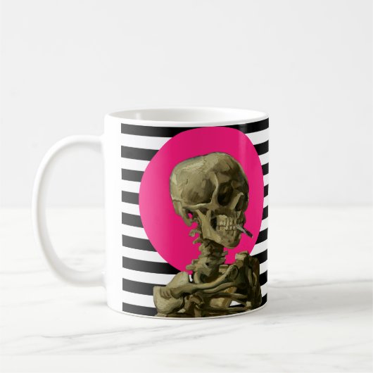 Schädel eines Skeletts mit brennender ZigarettenCo Kaffeetasse (Links)