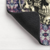Schädel hergestellt von den Mohnblumen und von den Mousepad (Ecke)