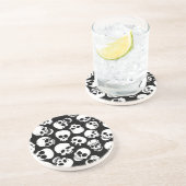 Schädel im schwarzen Hintergrund-Muster Getränkeuntersetzer (Seite)