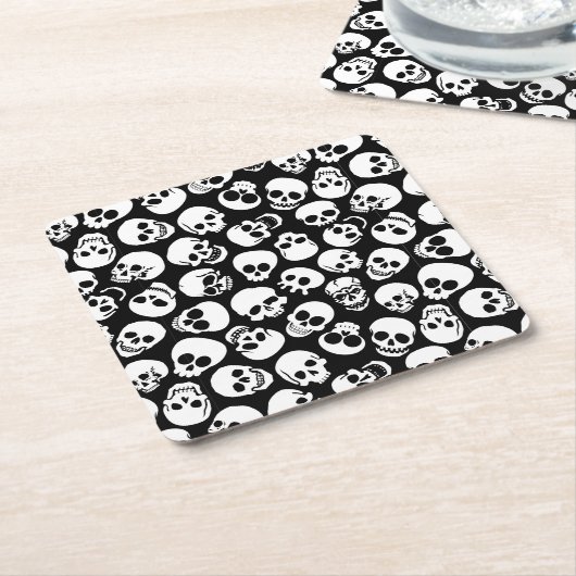 Schädel im schwarzen Hintergrund-Muster Rechteckiger Pappuntersetzer (angewinkelt)