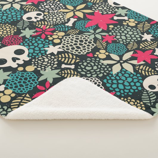 Schädel in Blume Sherpadecke (3/4)