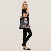 Schädel in Weihnachtsmannmütze mit gotischem Weihn Tasche (Am Model)