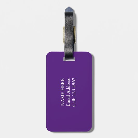 Schädel, Knochen auf königlichem lila Gepäckanhänger (Rückseite vertikal)