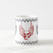 Schädel mit ätherischen Flügeln Kaffeetasse (Mittel)
