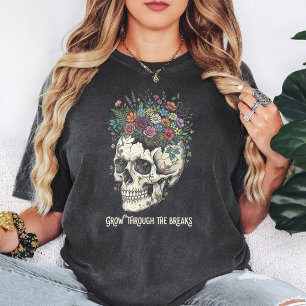 Schädel mit Blumen "Durch Brüche Wachsen" Design T-Shirt