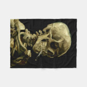 Schädel mit brennender Zigarette durch Van Gogh Fleecedecke (Vorderseite (Horizontal))