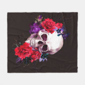 Schädel mit dunklen Blume und rote Rosen Fleecedecke (Vorderseite (Horizontal))
