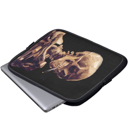Schädel mit einer brennenden Zigarette durch Van Laptopschutzhülle (Vorne Knopf)