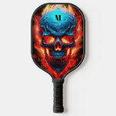 Schädel mit Flammen Modernes Monogramm Pickleball Schläger (Vorderseite)