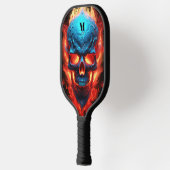 Schädel mit Flammen Modernes Monogramm Pickleball Schläger (Links)