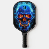 Schädel mit Flammen Schwarz Modernes Monogramm Pickleball Schläger (Vorderseite)