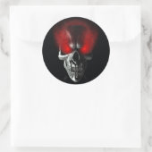 Schädel mit glühenden roten Augen Runder Aufkleber (Tasche)