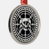 Schädel mit Schwertern Ornament Aus Metall (Rechts)