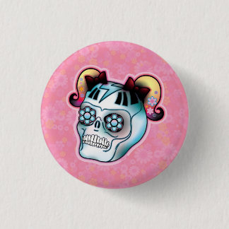 Schädel mit Zopf-Knopf Button