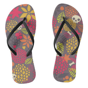 Schädel und Blume. Badesandalen