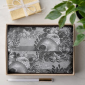 Schädel und graue Rose auf grauem gestrichenem Dek Seidenpapier (Geschenk)