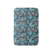 Schädel und Herzen auf schwarzem Hintergrund 2 Badematte (Vorderseite Vertikal)