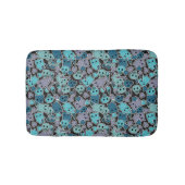 Schädel und Herzen auf schwarzem Hintergrund 2 Badematte (Vorderseite)