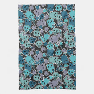 Schädel und Herzen auf schwarzem Hintergrund 2 Handtuch