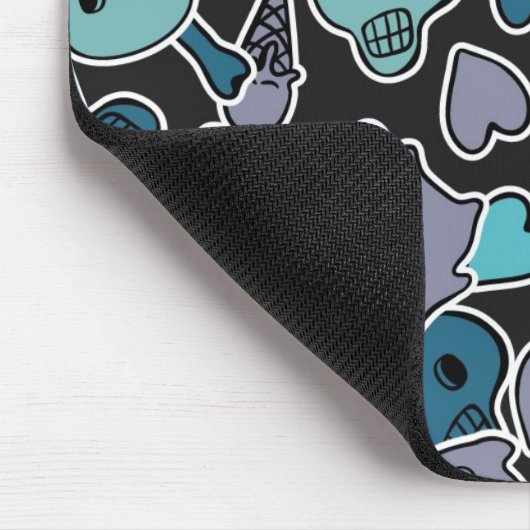 Schädel und Herzen auf schwarzem Hintergrund 2 Mousepad (Ecke)