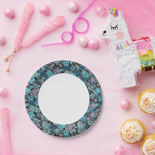 Schädel und Herzen auf schwarzem Hintergrund 2 Pappteller (Party)