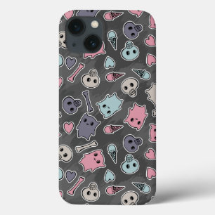 Schädel und Herzen auf schwarzem Hintergrund iPhone 13 Hülle