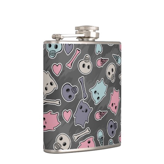 Schädel und Herzen auf schwarzem Hintergrund Flachmann (Rechts)