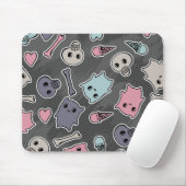 Schädel und Herzen auf schwarzem Hintergrund Mousepad (Mit Mouse)
