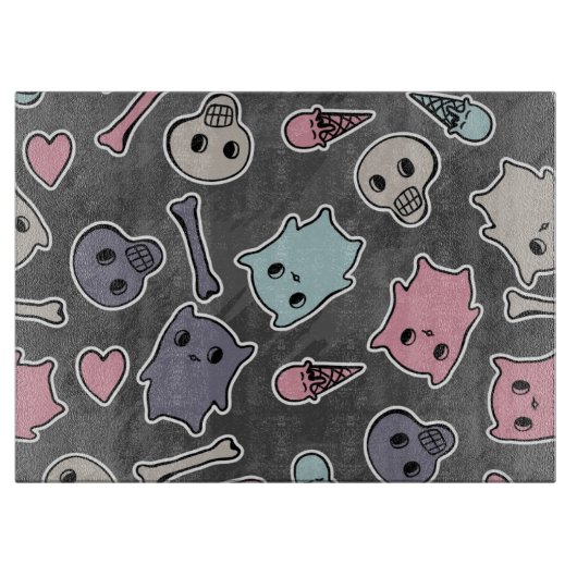 Schädel und Herzen auf schwarzem Hintergrund Schneidebrett (Vorderseite)