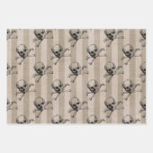 Schädel und Kreuzknochen auf Tan Strick Geschenkpapier Set (Vorderseite)