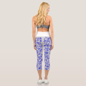 Schädel und Kreuzknochen Halloween Nahtloses Muste Capri Leggings (Rückseite)
