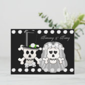 Schädel und Kreuzknochen Hochzeitseinladung Einladung (Stehend Vorderseite)