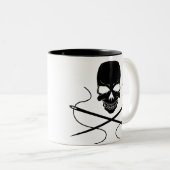 Schädel-und Nadel-Kaffee Tasse (VorderseiteRechts)