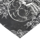 Schädel und Rose | Gothic Glam Funky Grunge Tischdecke (Schrägansicht)
