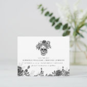 Schädel und Rose Halloween Save the Date Ankündigungspostkarte (Stehend Vorderseite)