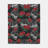 Schädel und Rote Rosen | Modern Gothic Glam Grunge Fleecedecke (Vorderseite)