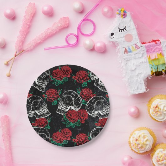 Schädel und Rote Rosen | Modern Gothic Glam Grunge Pappteller (Party)