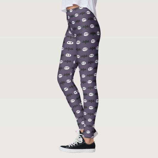 Schädel-und Schläger-Halloween-Muster-lila Leggings (Links)