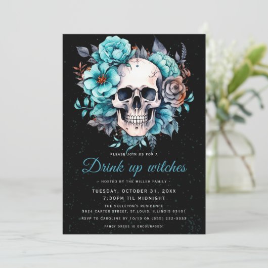 Schädelerwachsene trinken Hexen Halloween-Party Einladung (Stehend Vorderseite)