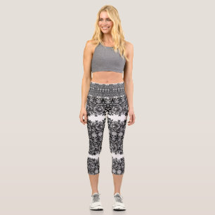 Schädelknochen mit gotischen Knochen und Blumenkno Capri Leggings