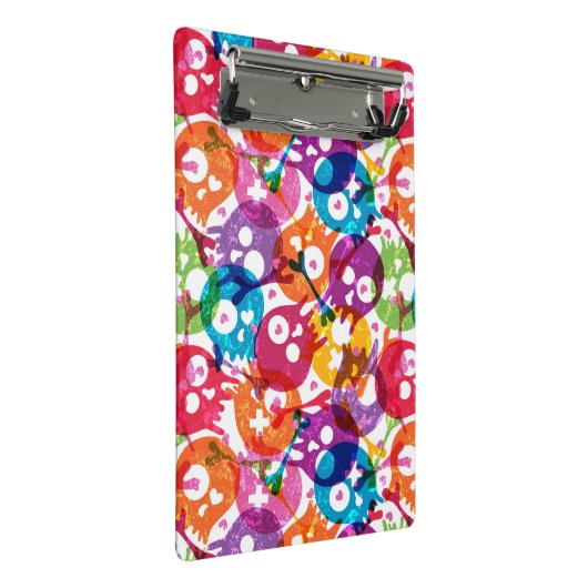 Schädelmuster Mini Klemmbrett (Schrägansicht)