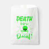 Schädeltod vor Zehntelkaffee grün Geschenktütchen (Vorderseite)