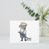 Schaf als Bauer mit Rechen & Hut Postkarte (Stehend Vorderseite)