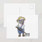 Schaf als Bauer mit Rechen & Hut Postkarte (Vorne/Hinten)